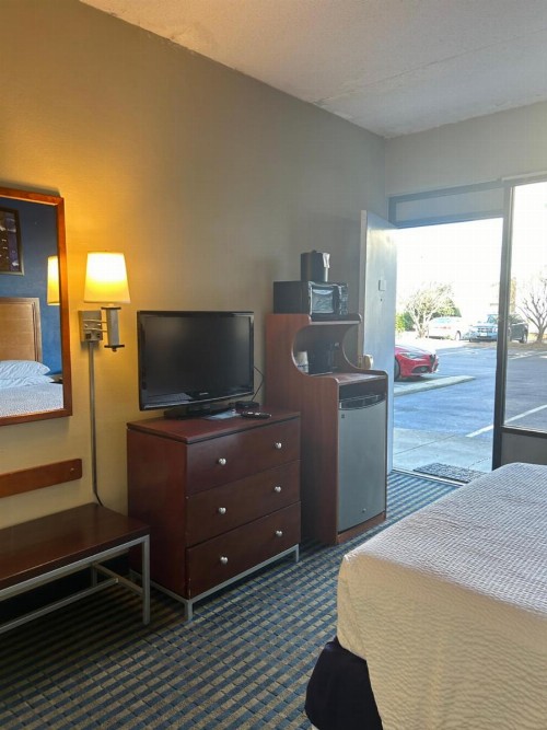 Days Inn by Wyndham Virginia Beach At The Beach - image 17