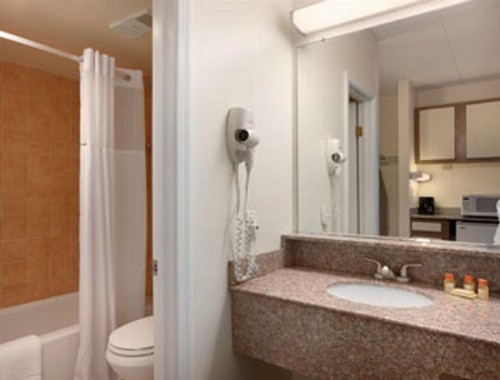 Days Inn by Wyndham Virginia Beach At The Beach - image 28