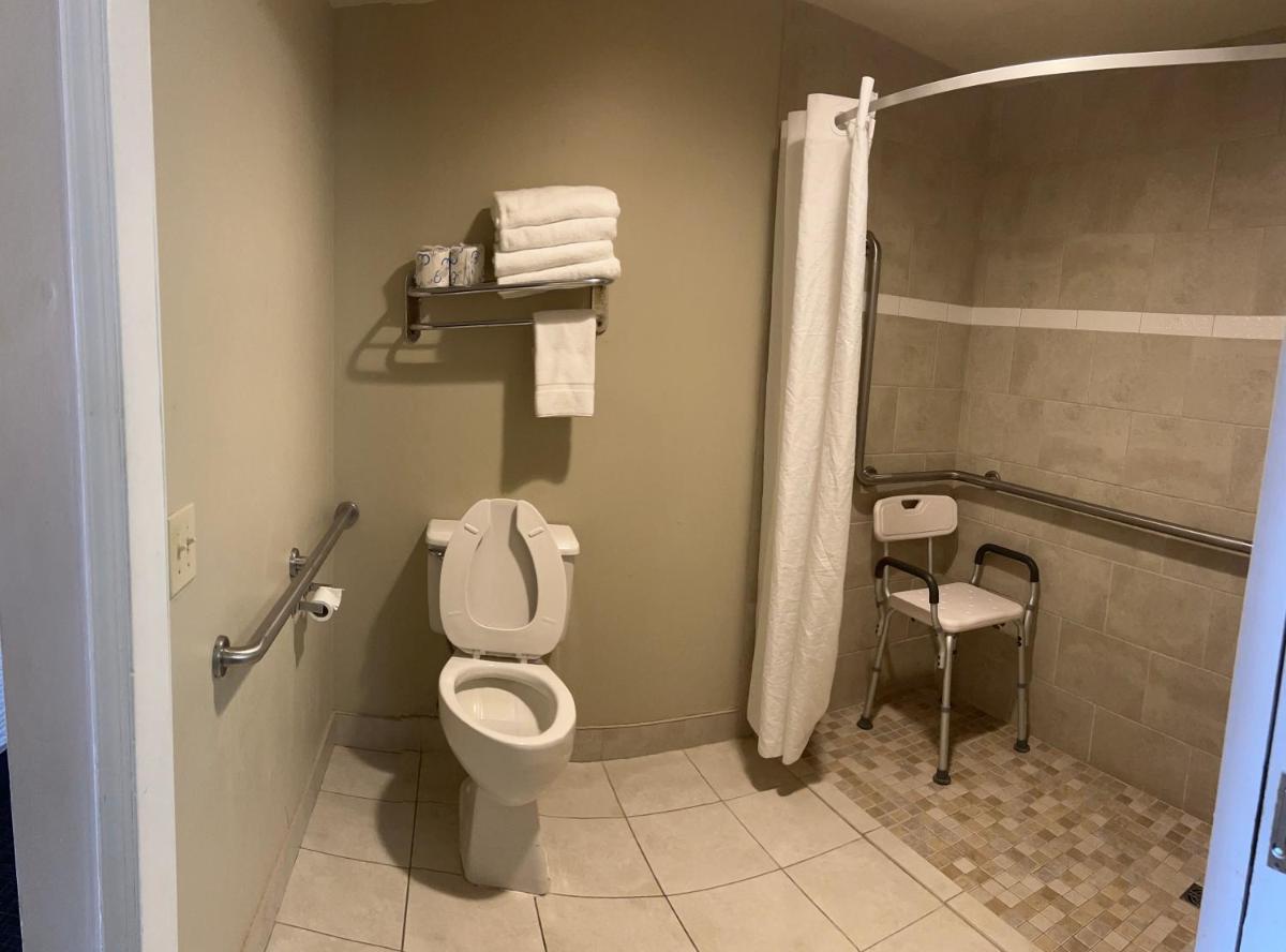 Days Inn by Wyndham Virginia Beach At The Beach - image 6