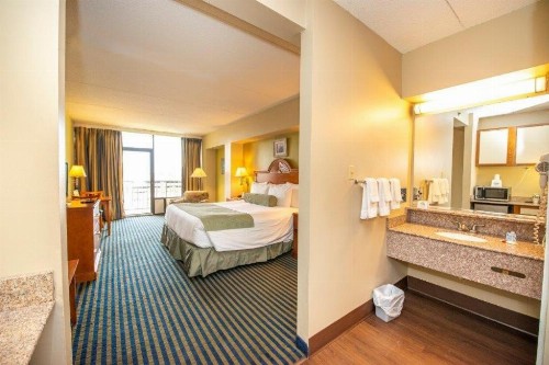 Days Inn by Wyndham Virginia Beach At The Beach - image 9