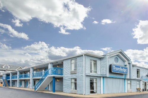 Travelodge by Wyndham Virginia Beach Bay Beach - image 2