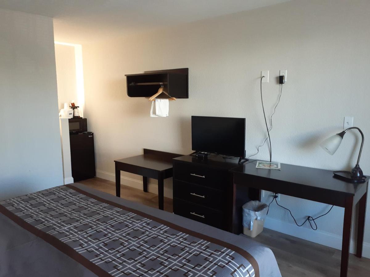 Travelodge by Wyndham Virginia Beach Bay Beach - image 7