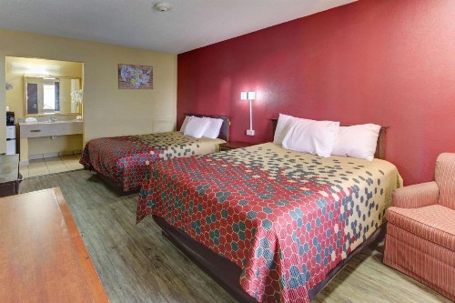 Econo Lodge Town Center - image 17