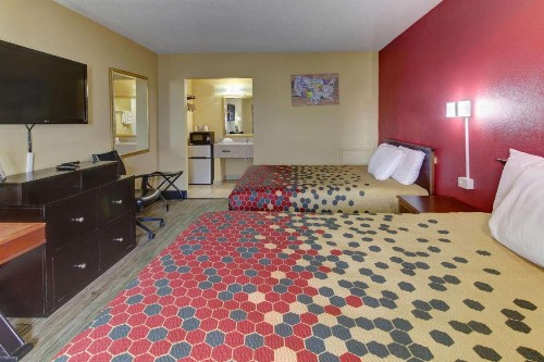 Econo Lodge Town Center - image 18