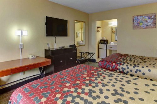 Econo Lodge Town Center - image 19