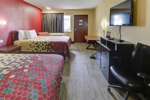 Econo Lodge Town Center - image 20