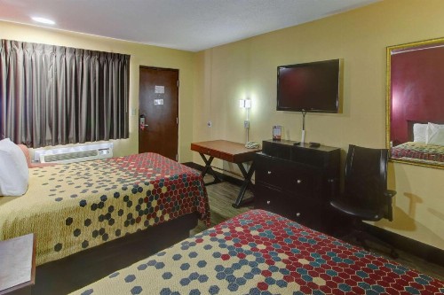 Econo Lodge Town Center - image 21