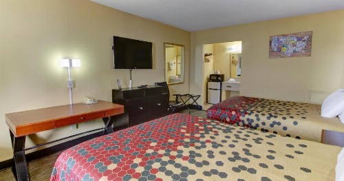 Econo Lodge Town Center - image 25