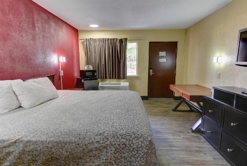 Econo Lodge Town Center - image 28