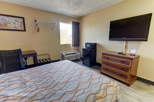 Econo Lodge Town Center - image 39