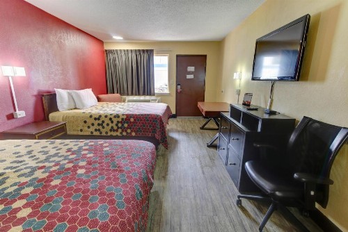 Econo Lodge Town Center - image 40