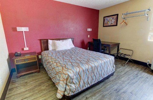 Econo Lodge Town Center - image 41