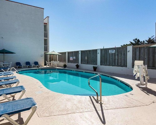 Econo Lodge Virginia Beach - image 11