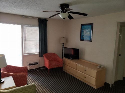 Econo Lodge Virginia Beach - image 2