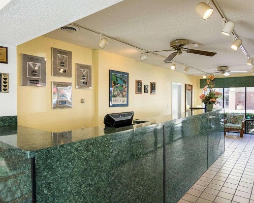 Econo Lodge Virginia Beach - image 20