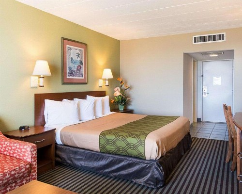Econo Lodge Virginia Beach - image 8