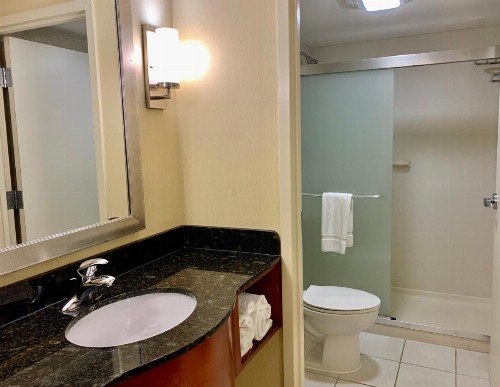 Holiday Inn & Suites North Beach Hotel an IHG Hotel - image 14