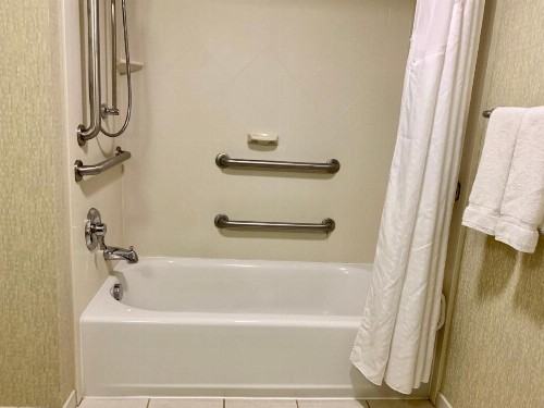 Holiday Inn & Suites North Beach Hotel an IHG Hotel - image 17