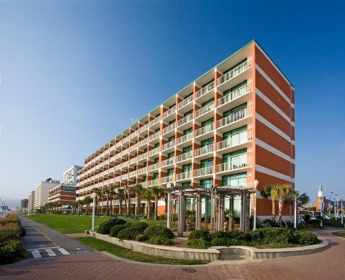 Holiday Inn & Suites North Beach Hotel an IHG Hotel - image 2