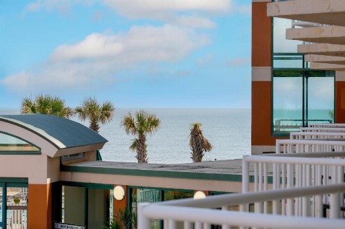 Holiday Inn & Suites North Beach Hotel an IHG Hotel - image 25