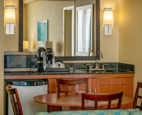 Holiday Inn & Suites North Beach Hotel an IHG Hotel - image 32