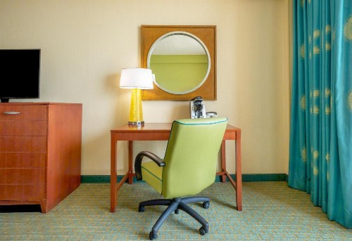 Holiday Inn & Suites North Beach Hotel an IHG Hotel - image 41