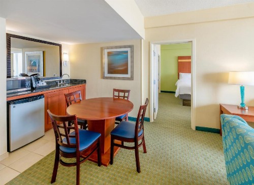 Holiday Inn & Suites North Beach Hotel an IHG Hotel - image 42