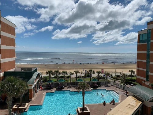 Holiday Inn & Suites North Beach Hotel an IHG Hotel - image 6