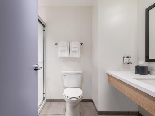 Ocean Reef Suites - image 12