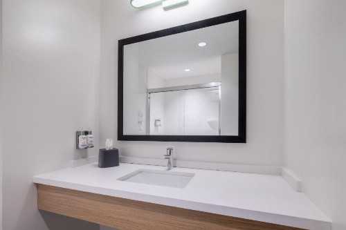 Ocean Reef Suites - image 15