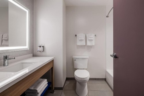 Ocean Reef Suites - image 21