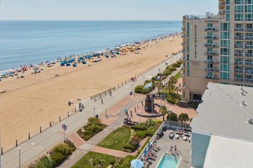Sheraton Oceanfront Hotel - image 2