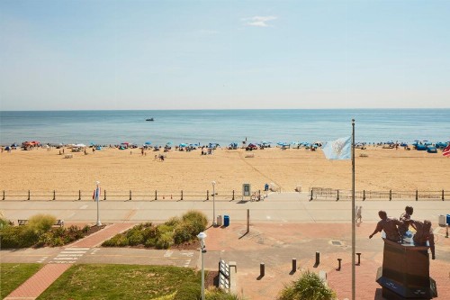Sheraton Oceanfront Hotel - image 38