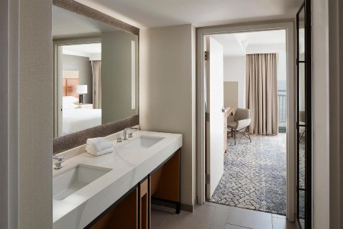 Sheraton Oceanfront Hotel - image 8