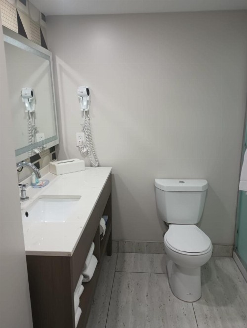 Quality Inn and Suites Oceanfront - image 18