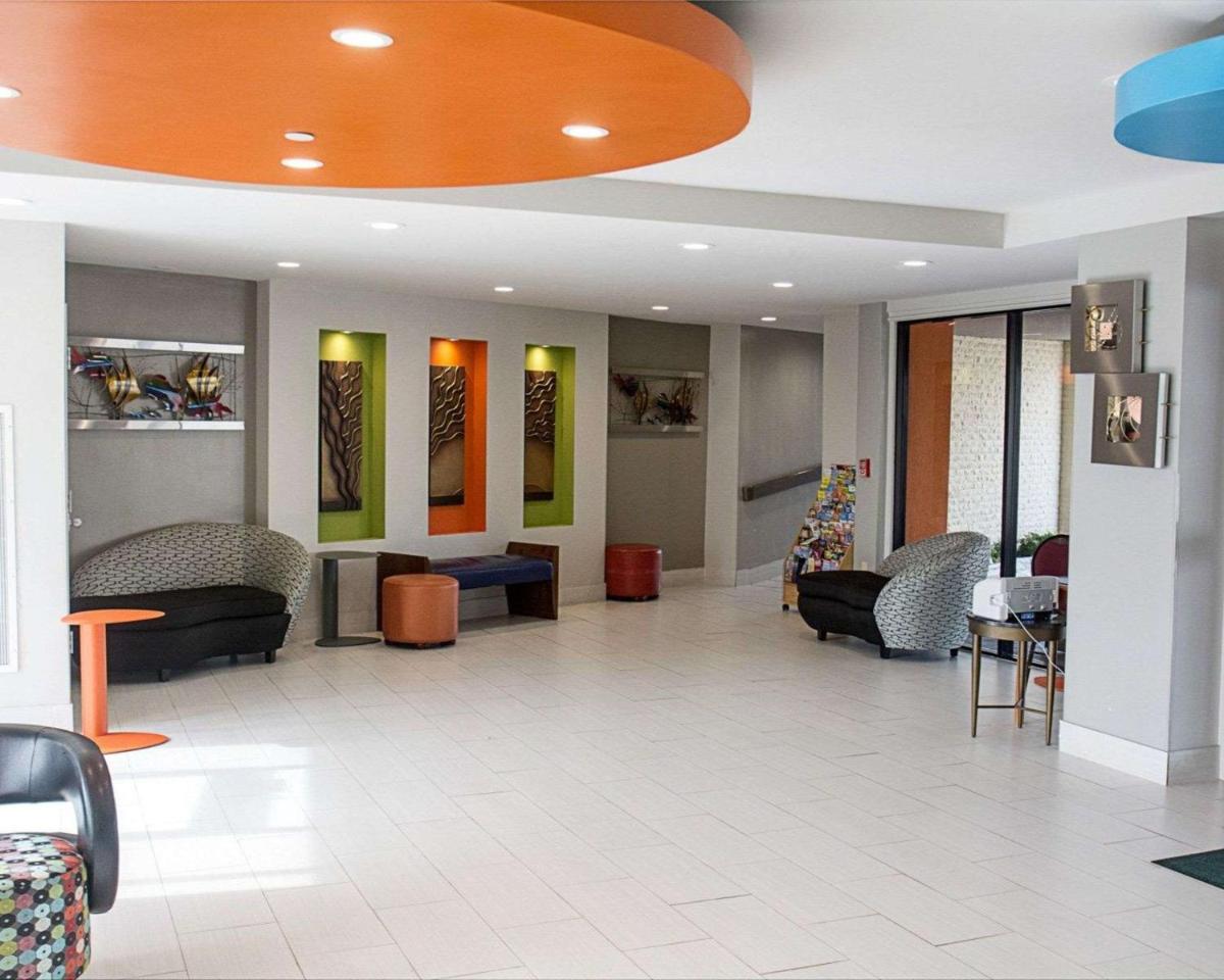 Quality Inn and Suites Oceanfront - image 2