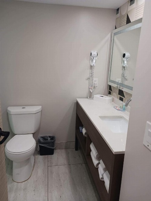 Quality Inn and Suites Oceanfront - image 5