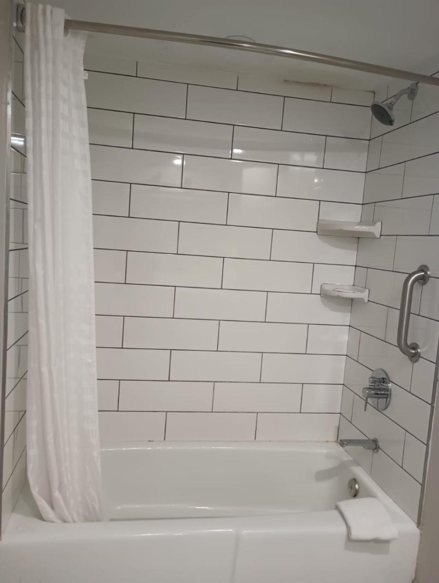 Quality Inn and Suites Oceanfront - image 6