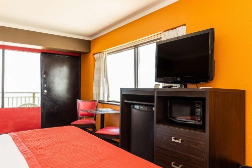 Best Western Plus Sandcastle Beachfront Hotel - image 16
