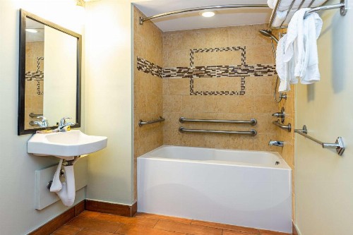 Best Western Plus Sandcastle Beachfront Hotel - image 17