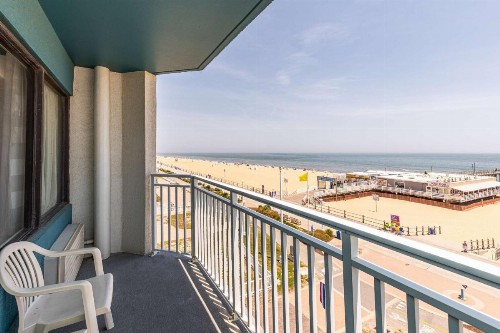 Best Western Plus Sandcastle Beachfront Hotel - image 23
