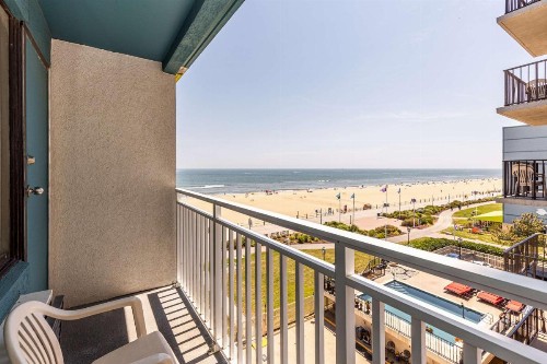 Best Western Plus Sandcastle Beachfront Hotel - image 35