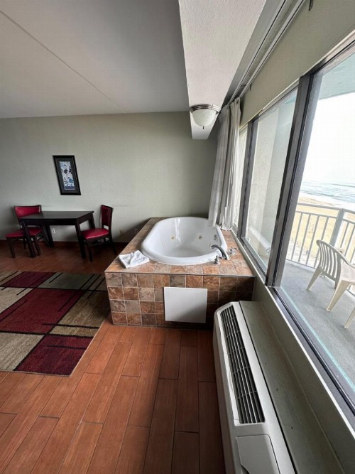 Best Western Plus Sandcastle Beachfront Hotel - image 37