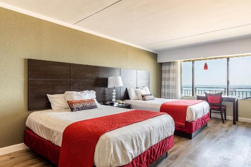 Best Western Plus Sandcastle Beachfront Hotel - image 38