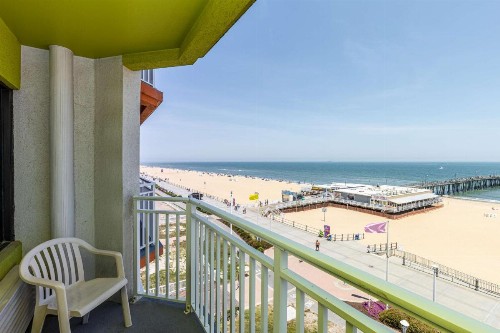 Best Western Plus Sandcastle Beachfront Hotel - image 4