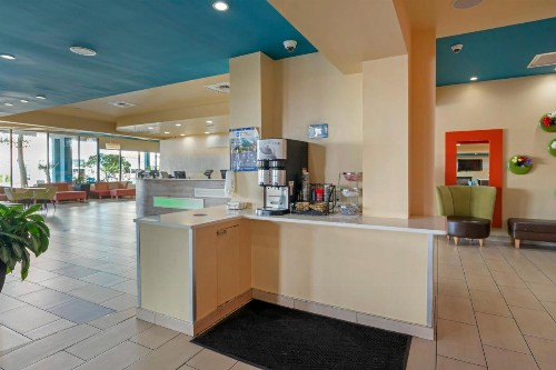 Best Western Plus Sandcastle Beachfront Hotel - image 40
