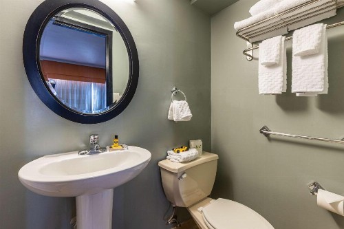 Best Western Plus Sandcastle Beachfront Hotel - image 44