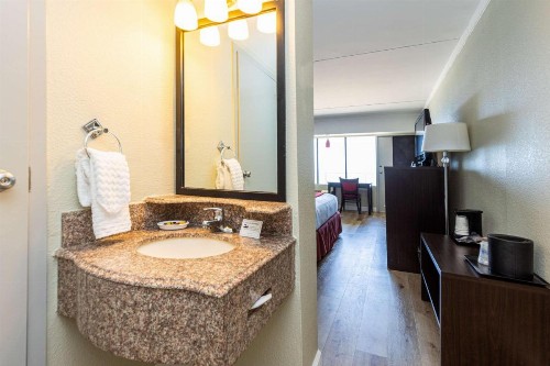 Best Western Plus Sandcastle Beachfront Hotel - image 49