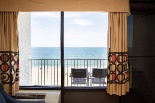 Super 8 by Wyndham Virginia Beach Oceanfront - image 22