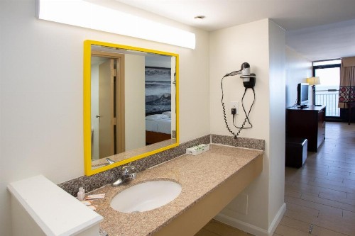 Super 8 by Wyndham Virginia Beach Oceanfront - image 24